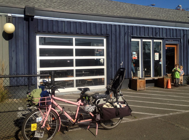 Parking on the fence outside Solsticio