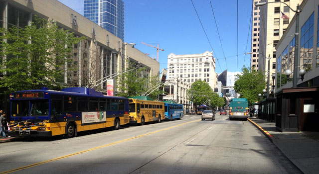 Riding with buses on 3rd