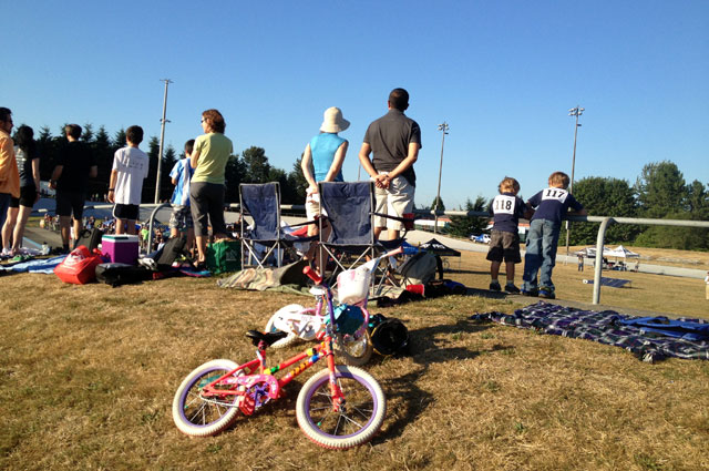 Picnicking spectators