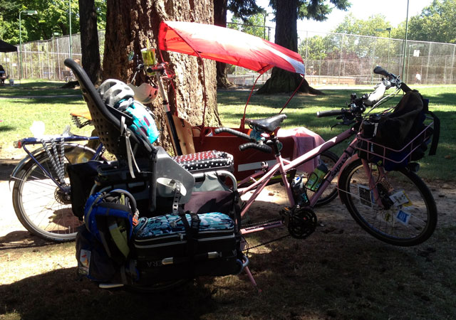 Kath's bakfiets with canopy