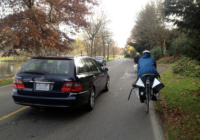 Cars on the Lake Washington Loop