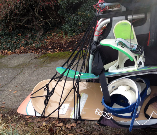 Cargo net snowboard cradle