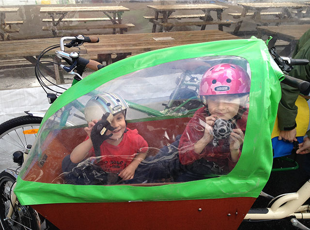 Kids in the bakfiets